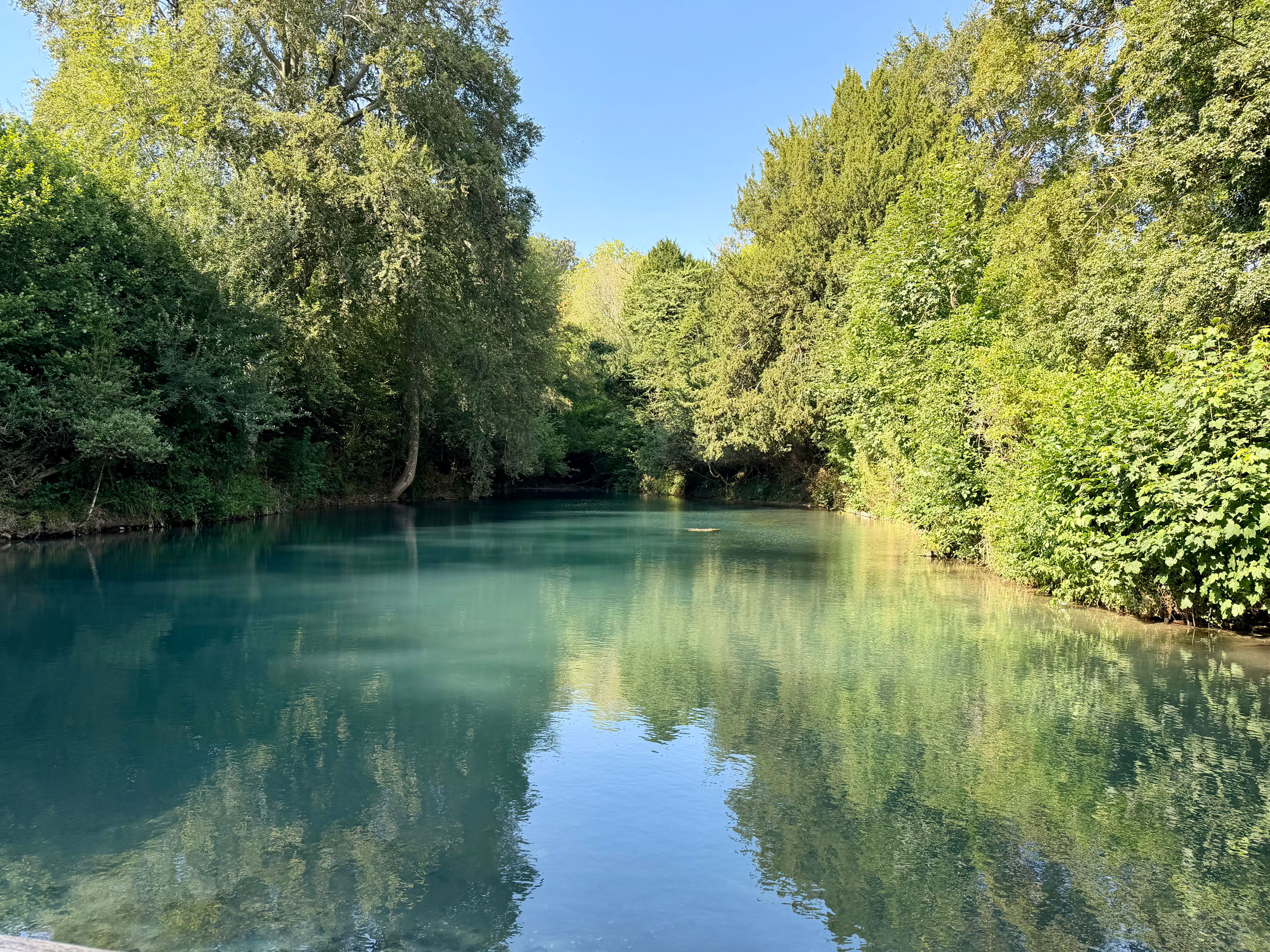 Silent Pool is a stunning, spring-fed turquoise lake